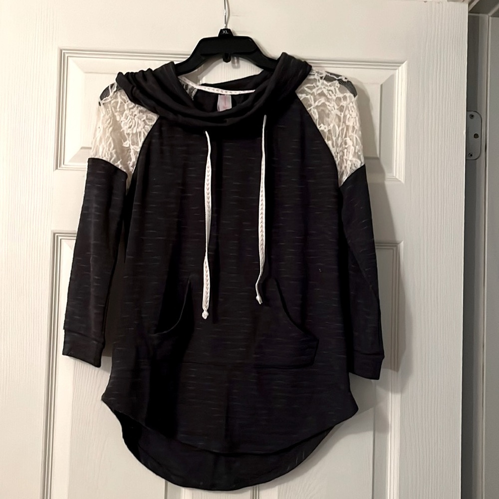 JUNIORS 3/4 LENGTH BLOUSE : SIZE MEDIUM